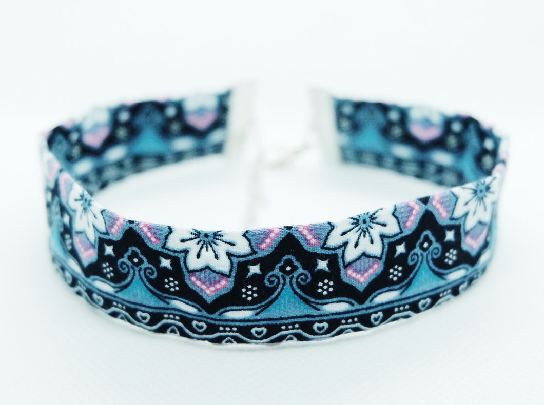 Batik choker