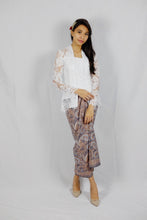Load image into Gallery viewer, Kebaya lace - White