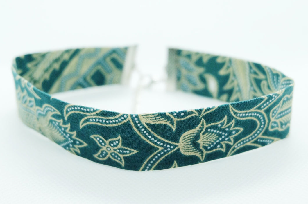 Batik choker