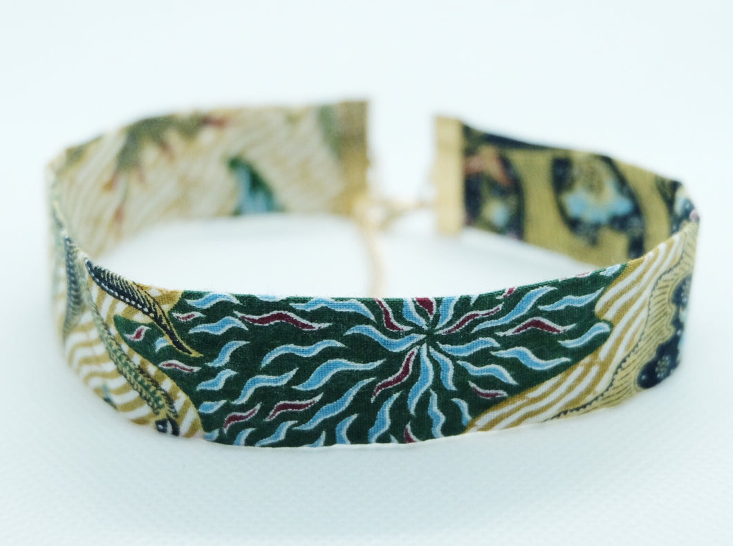 Batik choker