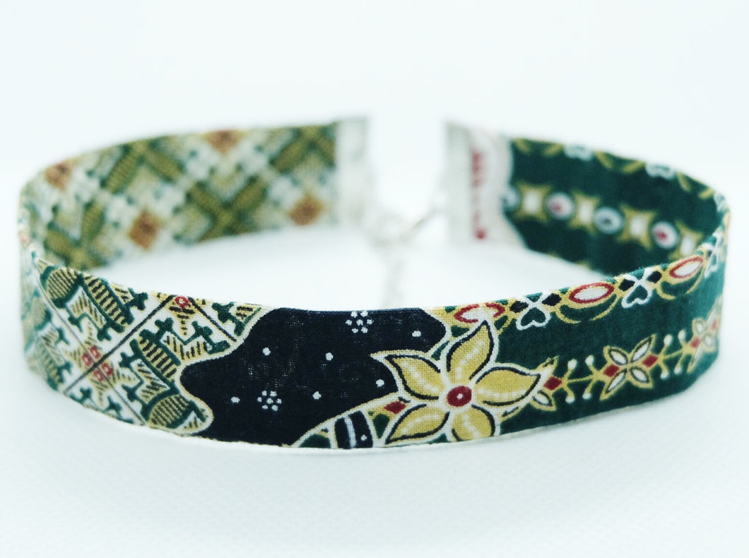 Batik choker