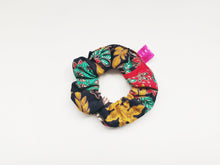 Load image into Gallery viewer, Scrunchie - Black mix